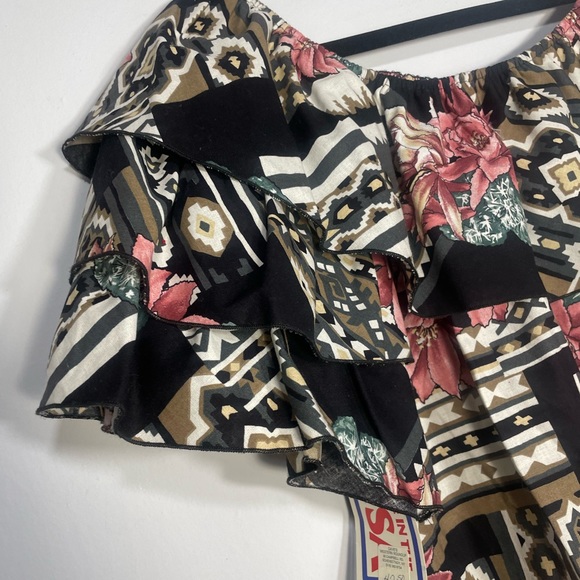 Back at the ranch printed off shoulder blouse - Picture 7 of 10